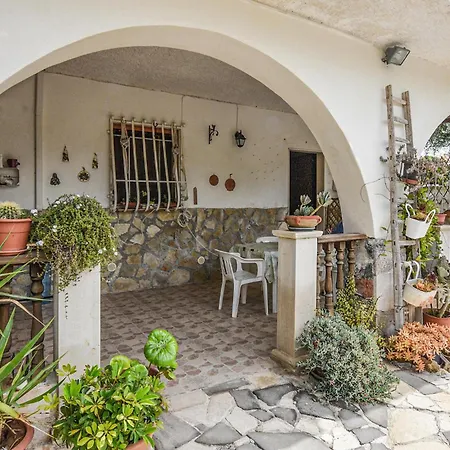 2 Bedroom Beautiful In Siracusa 펜션 시라쿠사