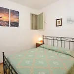 2 Bedroom Beach Front Home In Siracusa Dom wakacyjny *