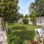 Dom wakacyjny 2 Bedroom Beach Front Home In Siracusa *
