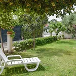Dom wakacyjny 2 Bedroom Beach Front Home In Siracusa