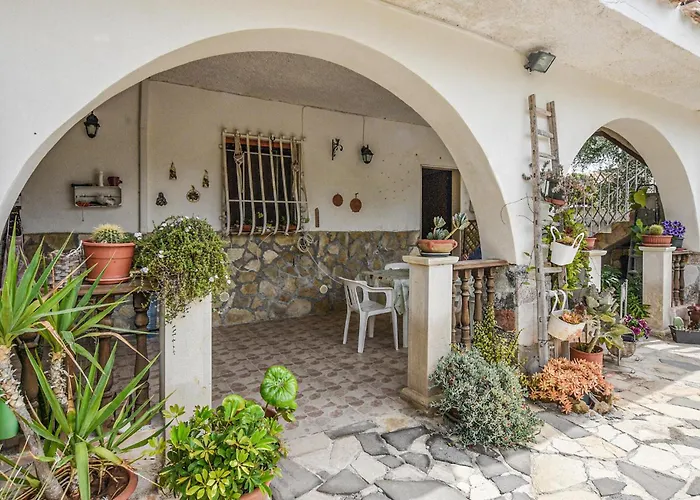 2 Bedroom Cozy In Siracusa Holiday home Syracuse