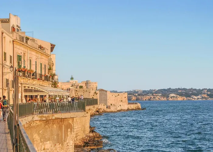 2 Bedroom Cozy In Siracusa Syracuse